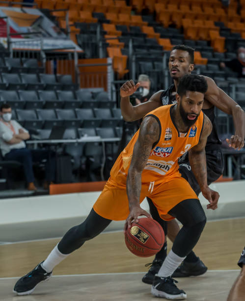 也凸显了球 也凸显了球